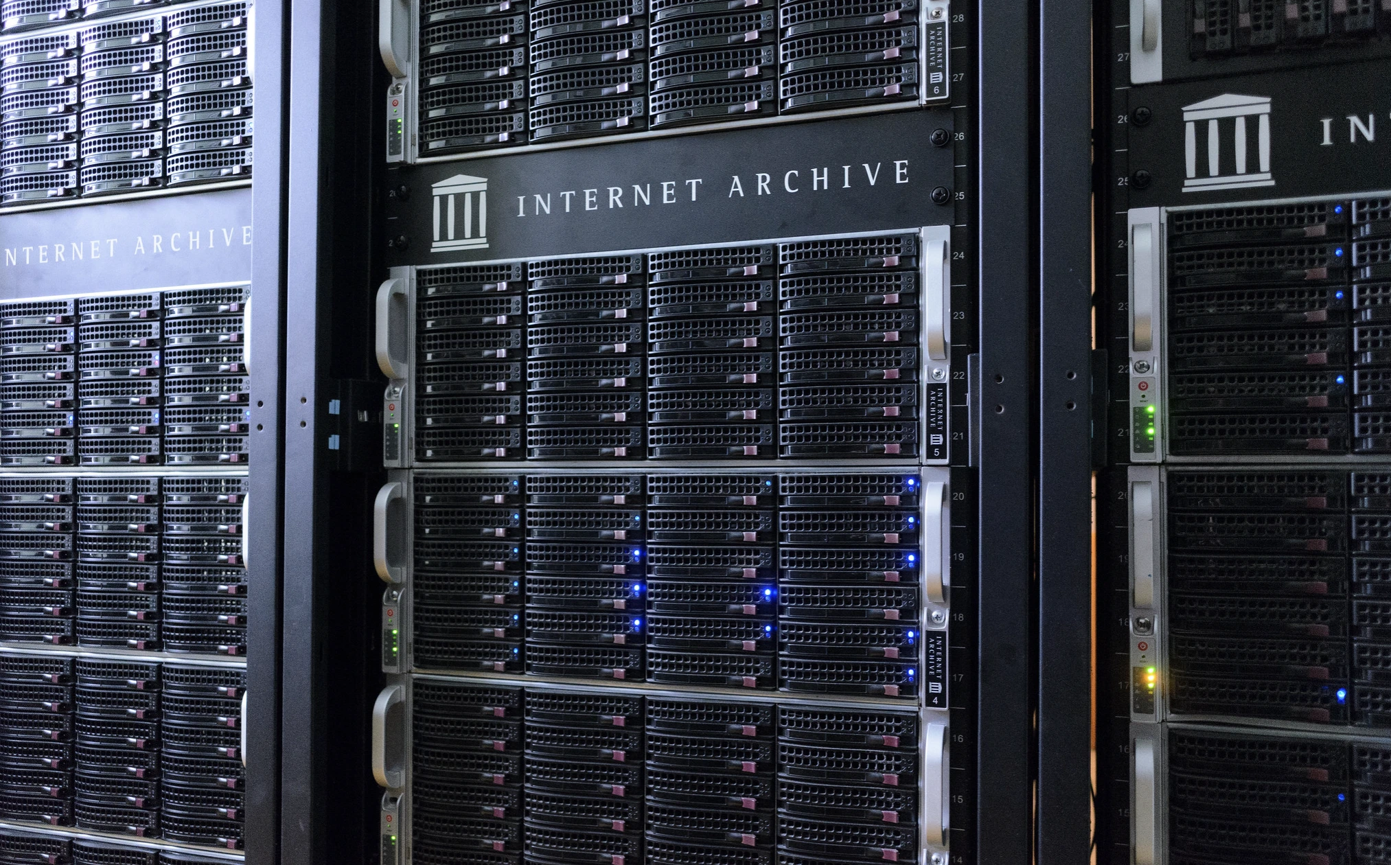 Internet Archive trpi cybernapade, hakeri šalju e-mailove